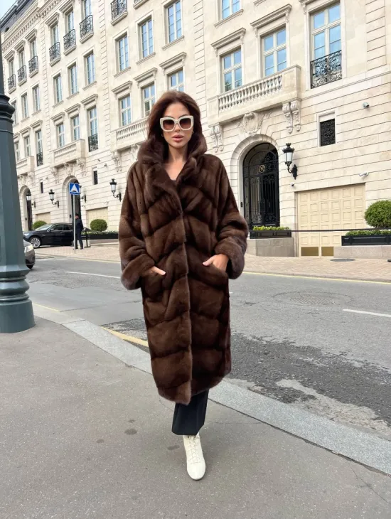 Удлиненная плюшевая норковая шуба в цвете соболь - фото 5