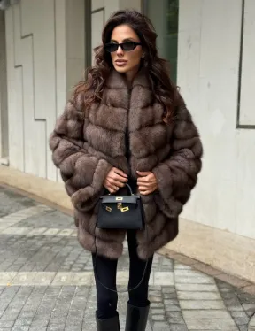 Женская шуба из меха куницы в цвете соболь - фото 16