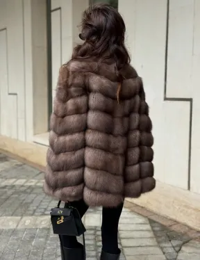 Женская шуба из меха куницы в цвете соболь - фото 12