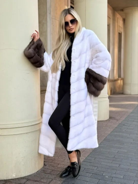 Белая норковая шуба с отделкой из куницы - фото 3