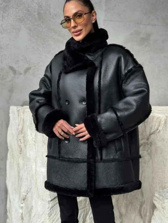 Черная современная дубленка - фото 4