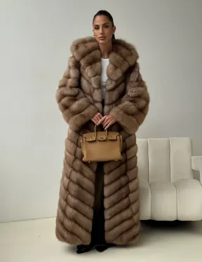 Длинная шуба из меха куницы с капюшоном - фото 8