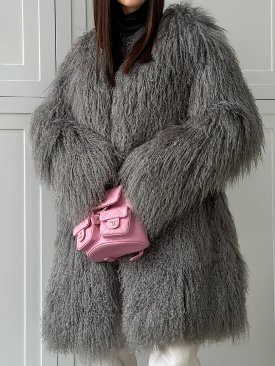 Удлиненная серая шуба из ламы - фото 2