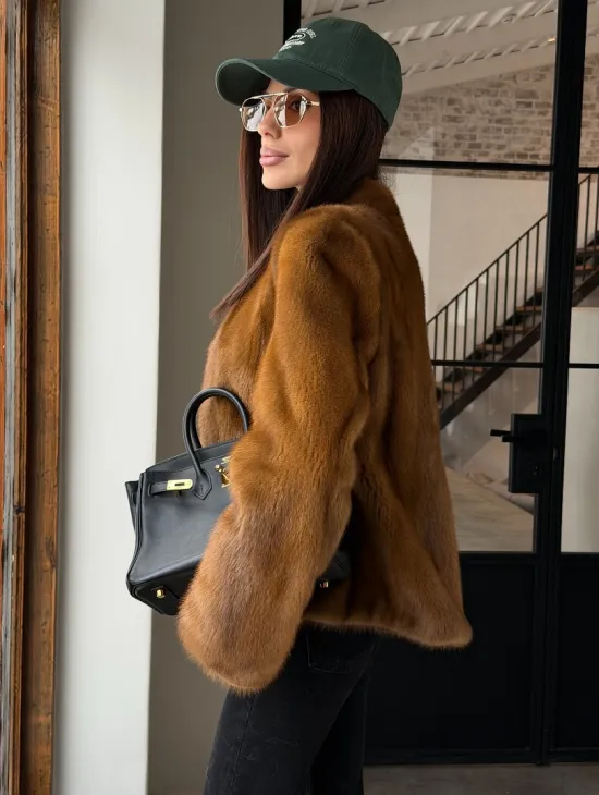 Меховой жакет из золотой норки - фото 9