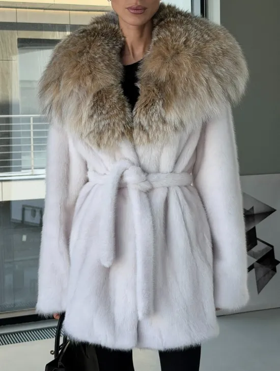 Белая шуба с капюшоном из рыси - фото 3