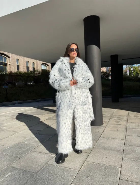 Удлиненная шуба из экомеха под рысь - фото 7