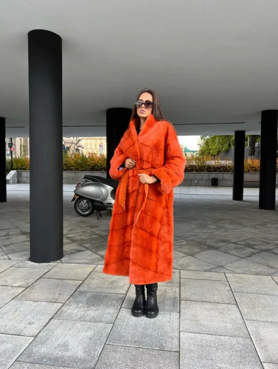 Шуба из меха скандинавской норки в оранжевом оттенке - фото 4