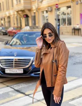 Косуха из натуральной кожи в цвете кэмел - фото 2