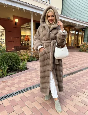 Удлиненная норковая шуба с капюшоном в цвете пастель - фото 1