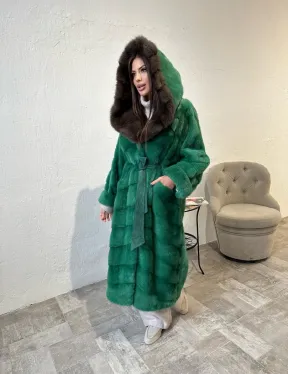 Шуба норковая с капюшоном из меха куницы — цвет изумруд - фото 1