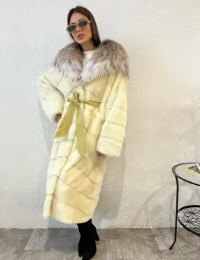 Шуба норковая с капюшоном из меха рыси - бледно-желтый цвет - фото 4