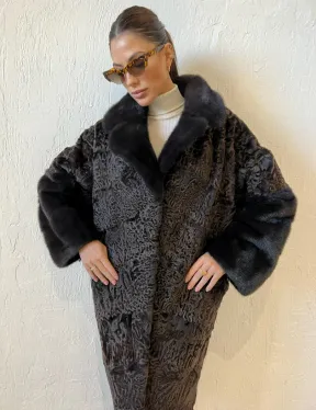 Шуба из каракульчи с отделкой из меха норки - фото 1