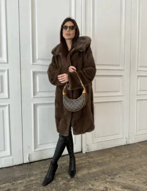 Шуба из меха норки с капюшоном в цвете орех - фото 6