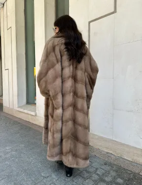 Норковая шуба с английским воротником  - цвет пастель  - стиль 