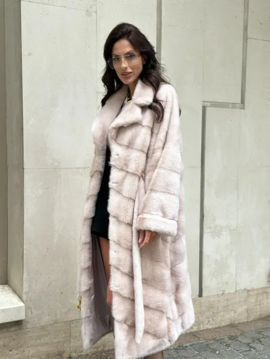 Бежевая норковая шуба в цвете пудра - фото 9